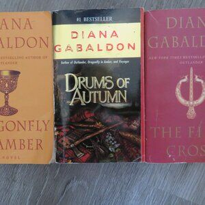 3 Outlander Books Dragonfly Drums of Autumn Fiery Cross Diana Gabaldon (Y31)